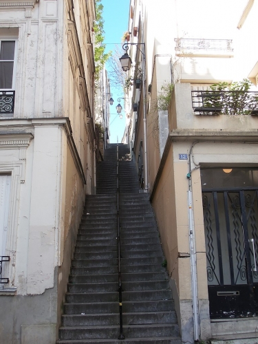 768px-Passage_cottin,_Montmartre,_Paris_(7217434200).jpg